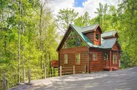 outside of hidden escape 2 bedroom cabin