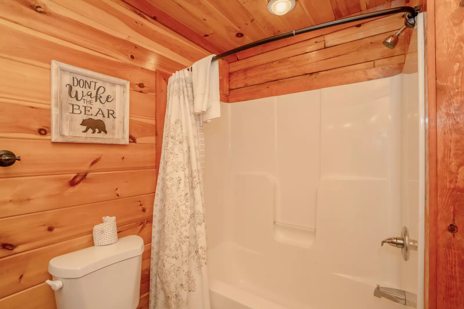 Amazing Adventure Lodge