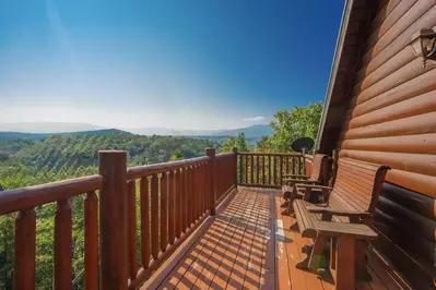 Pigeon Forge Rental with mountain views