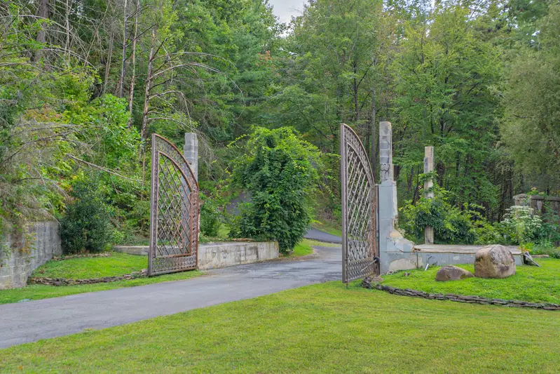 The Manor @ Smoky Mountains Estate