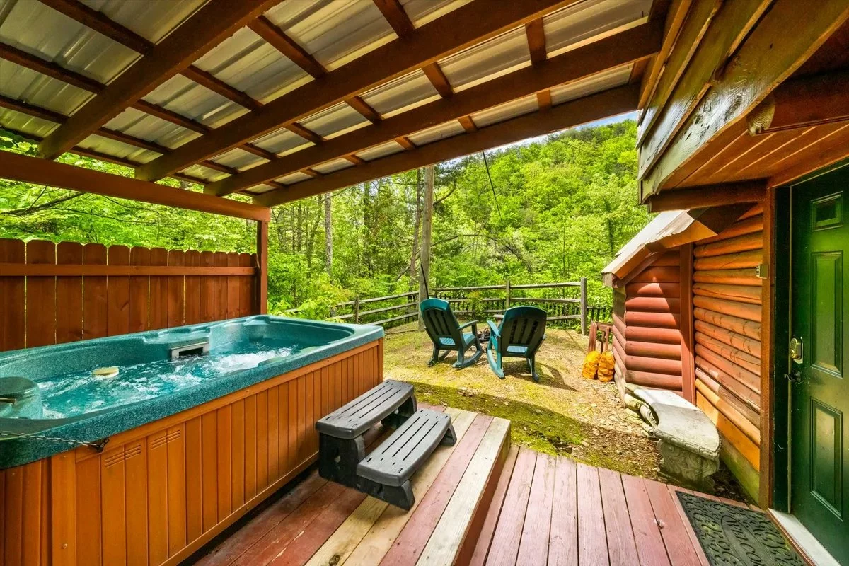 Keaton's Knotty Hideaway