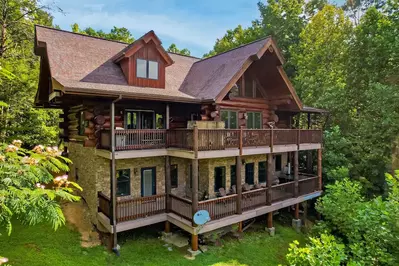 large cabin in the smoky mountains