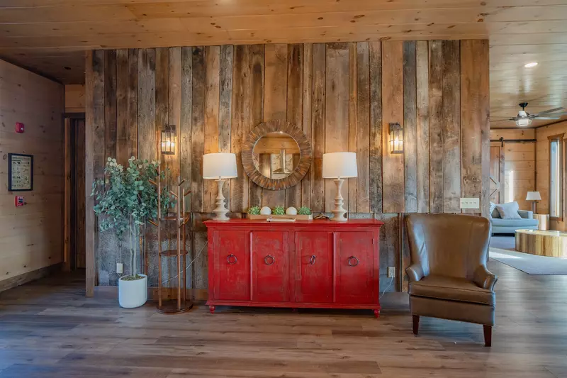 RoofTop Summit Lodge