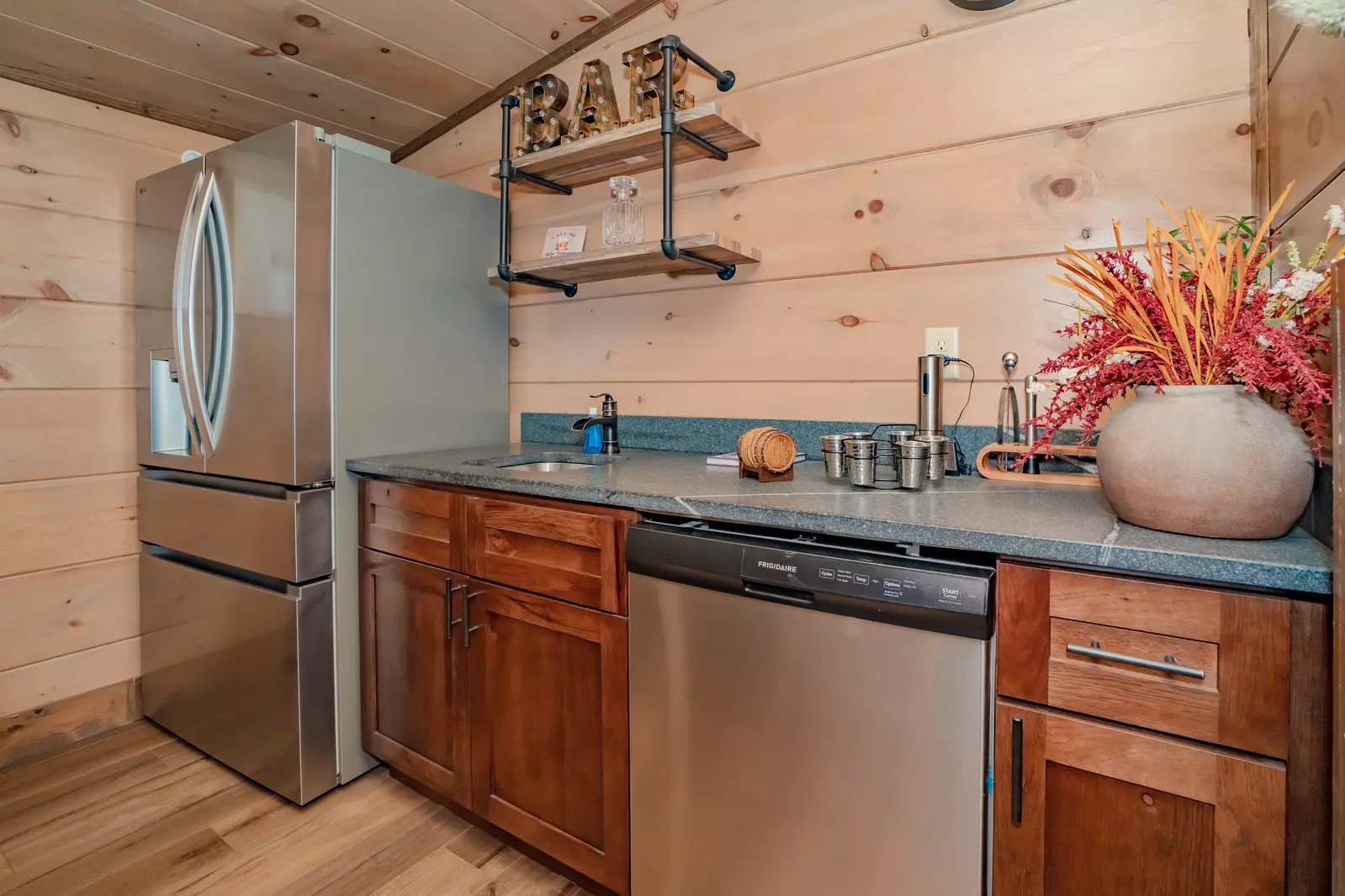 RoofTop Summit Lodge