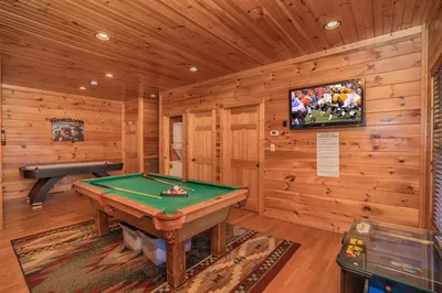 Gatlinburg Vacation Rental with game room