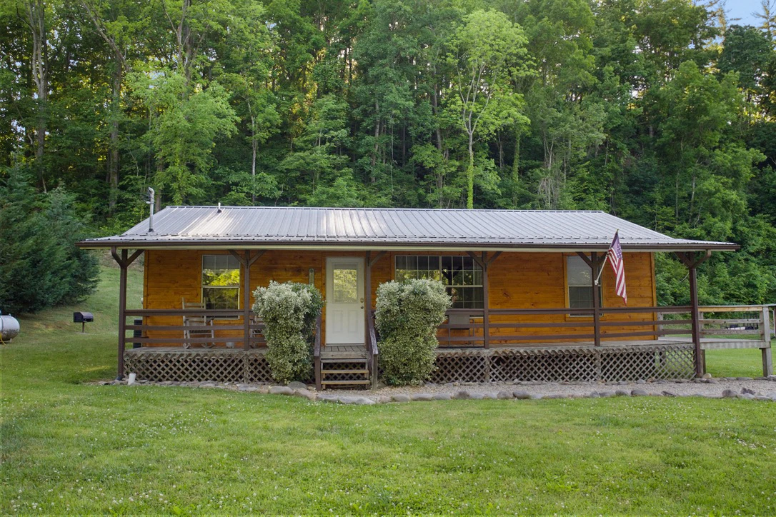 Quaint Cabin on Cosby Creek
