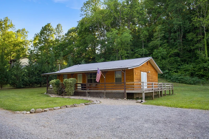 Quaint Cabin on Cosby Creek