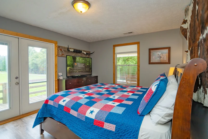 Quaint Cabin on Cosby Creek